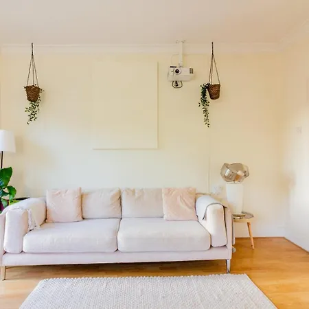 Ferienhaus Guestready - Tranquil Retreat In Chapelizod *